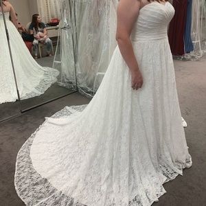 Davids Bridal Strapless Wedding Dress WITH Pockets